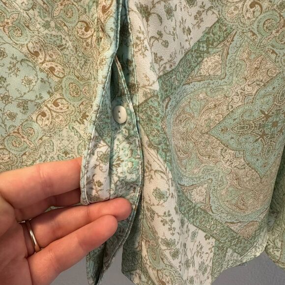 Rose + Olive Top Womens  1X Green Paisley Chiffon Short Sleeve Boho - Picture 8 of 11